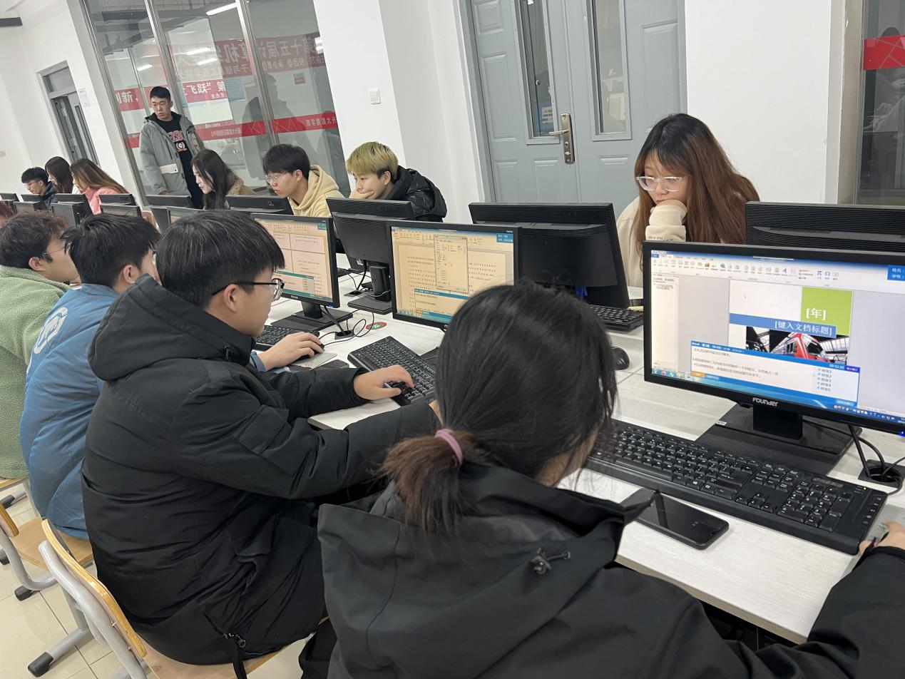 電子與信息工程學(xué)院成功舉辦第十五屆計算機(jī)教育信息咨詢活動