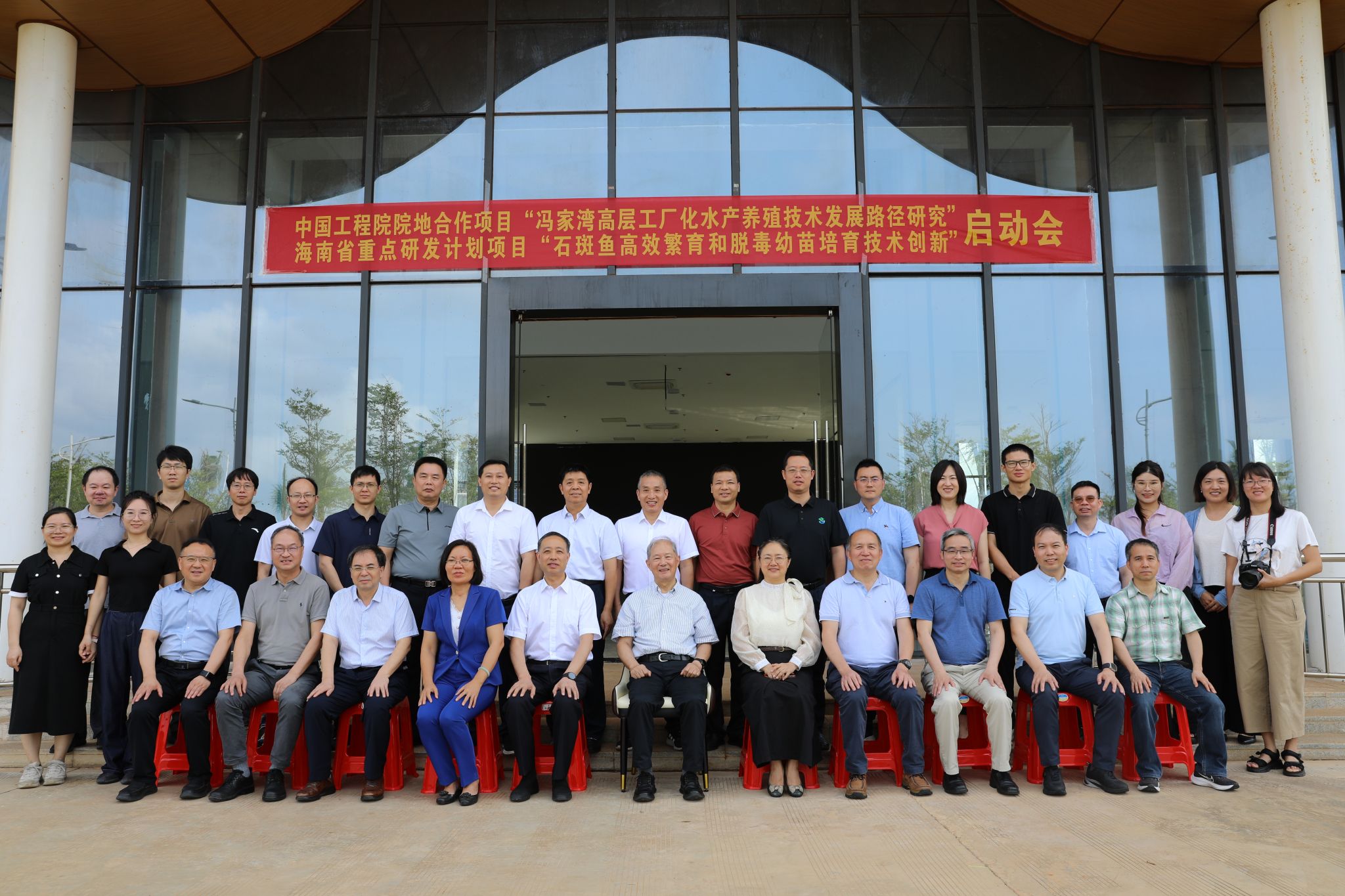 黨建引領(lǐng)方向明，校研融合擔(dān)使命——信科牽頭國家級與省級重點研發(fā)項目啟動會暨實施方案研討會順利召開